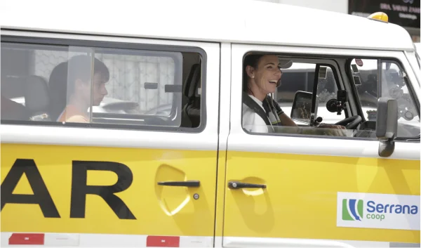 Uma coop de transporte que conecta crianças ao futuro