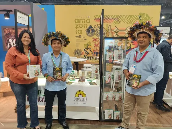 Membros da Cooperativa de Produção de Povo Indígena Paiter Suruí (Coopaiter)